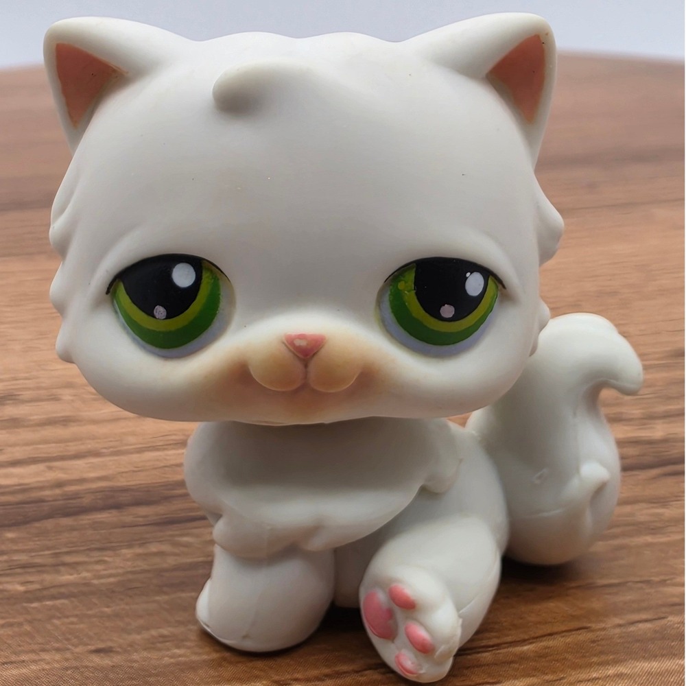 LPS Littlest Pet Shop #15 White Persian Cat with Dollhouse Accessories Lot - Picture 2 of 16